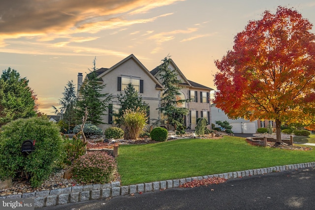 view of front facade with a lawn