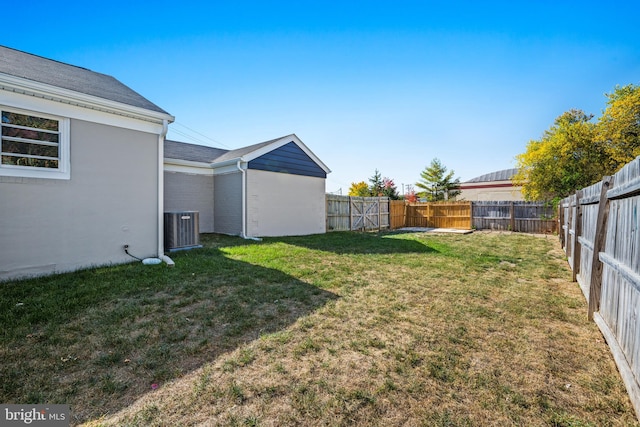 view of yard featuring cooling unit