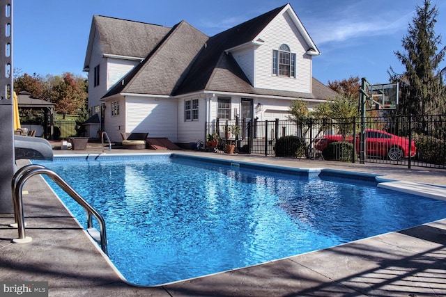 view of swimming pool