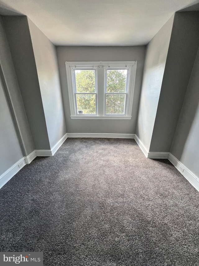 unfurnished room featuring carpet flooring