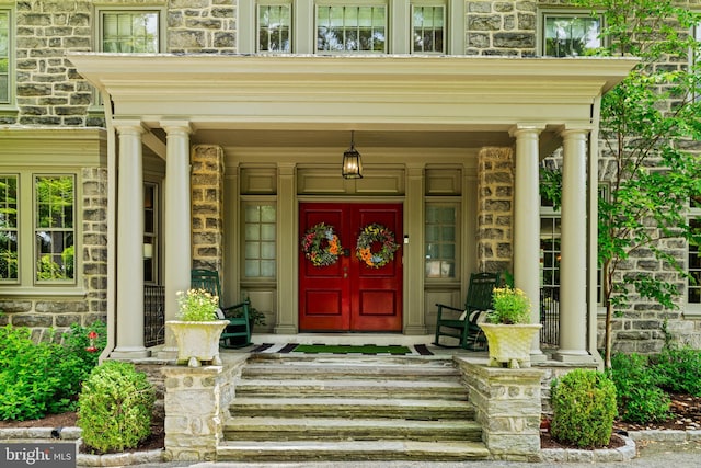 entrance to property featuring a porch