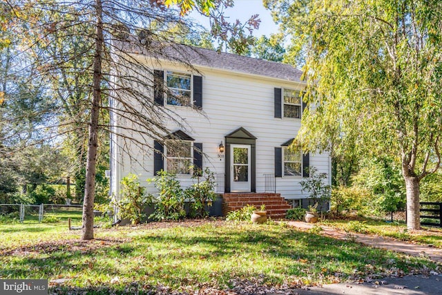 colonial inspired home featuring a front yard