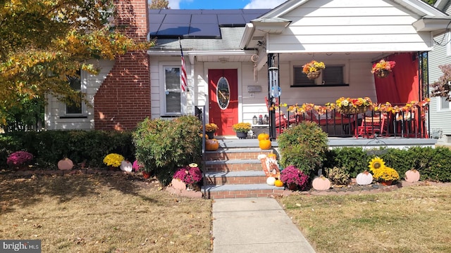 view of front of property with a front yard