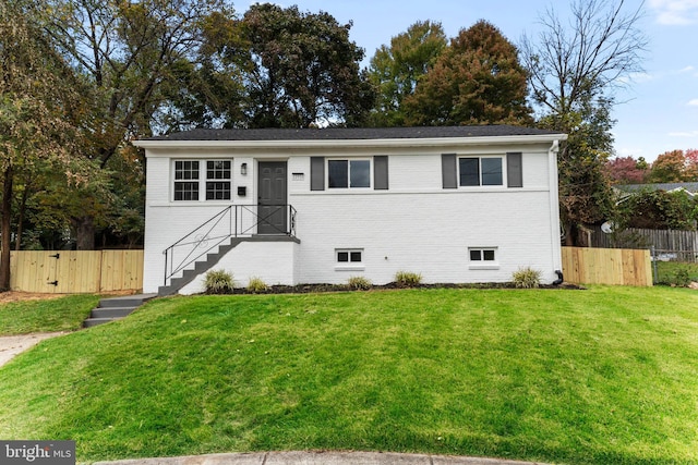 view of front of property with a front yard