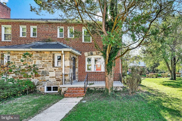 view of property featuring a front yard