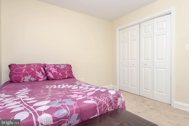 1121 Ward St, Baltimore, MD 21230 - carpeted bedroom featuring baseboards and a closet