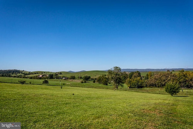 view of yard featuring a rural view