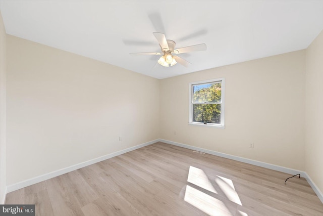 empty room featuring light hardwood / wood-style floors and ceiling fan