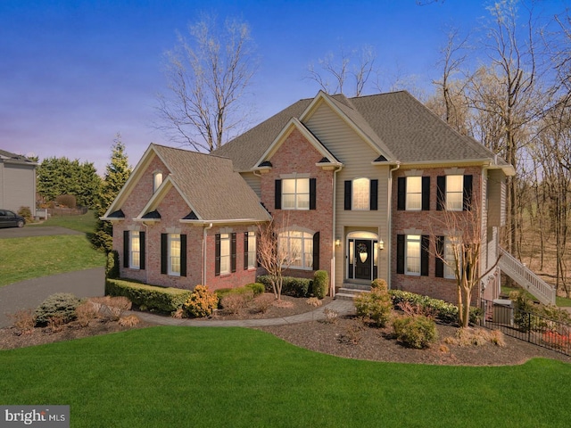 view of front facade with a lawn