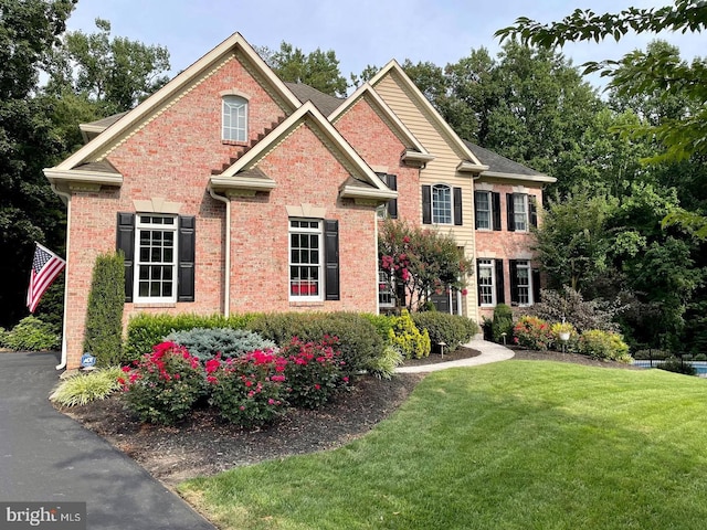 view of front of home with a front lawn