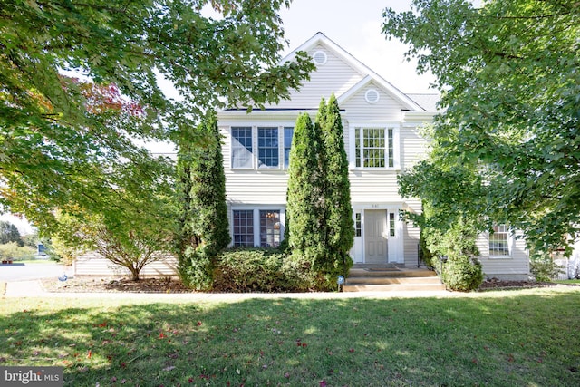 view of front of house with a front yard