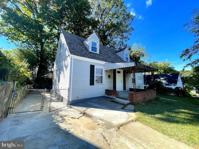 cape cod house featuring a front lawn