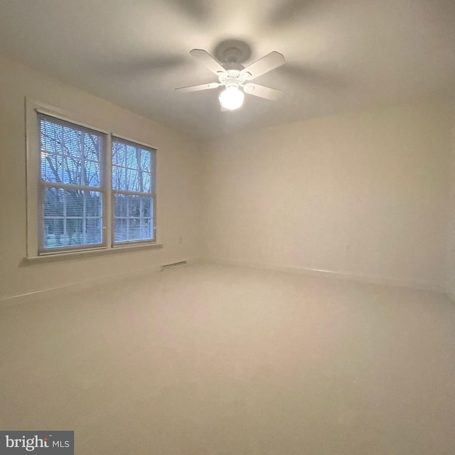 unfurnished room featuring ceiling fan