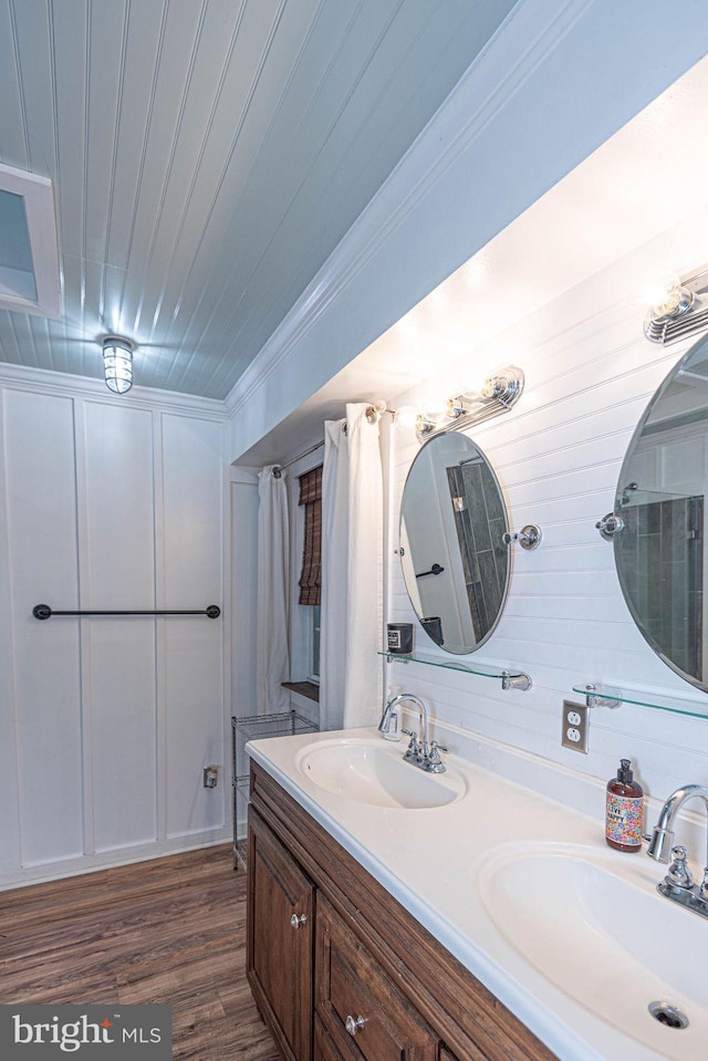 bathroom featuring vanity, hardwood / wood-style floors, a shower with curtain, and ornamental molding