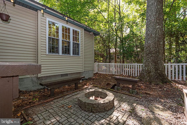 view of patio with an outdoor fire pit