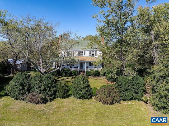 view of front of house featuring a front yard