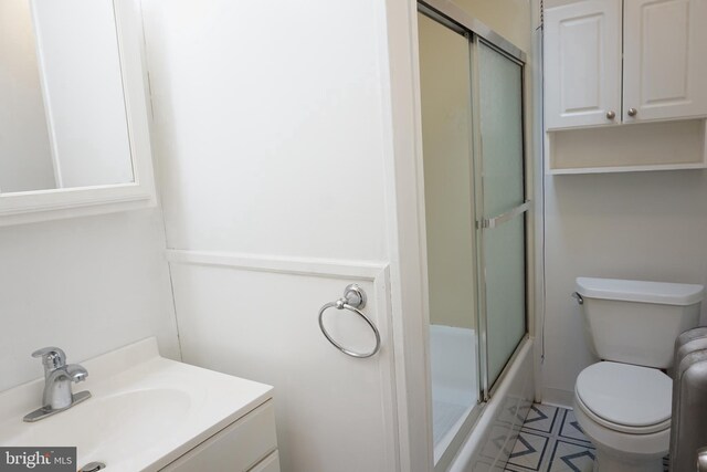 full bathroom featuring shower / bath combination with glass door, vanity, and toilet