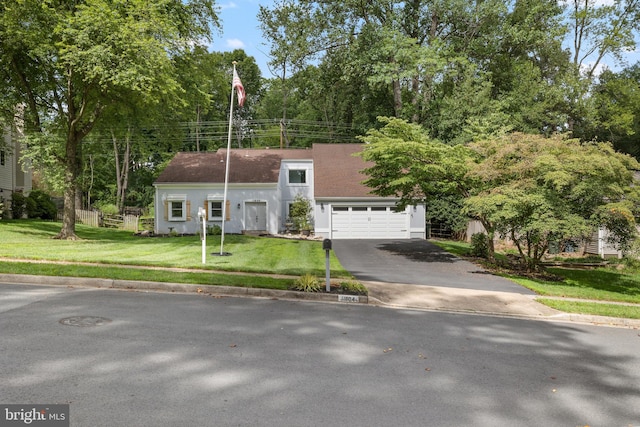 view of front of house featuring a front lawn and a garage