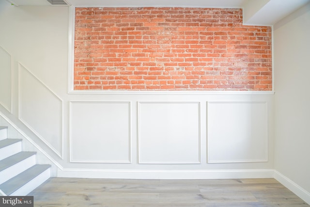 interior details with hardwood / wood-style flooring