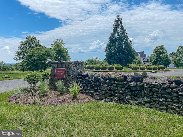 view of community / neighborhood sign