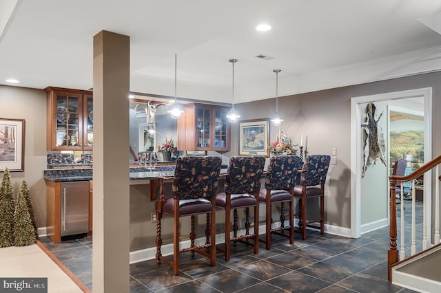 bar with high end fridge, indoor bar, baseboards, visible vents, and recessed lighting