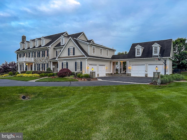 view of front facade featuring a garage and a front lawn