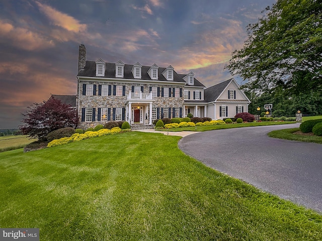 view of front of property with a yard