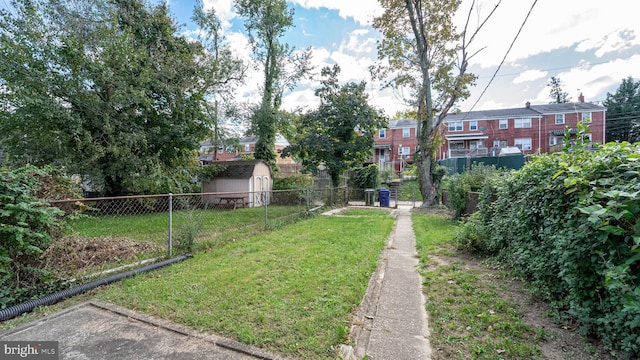 view of yard with a shed