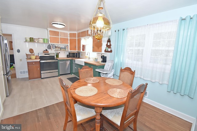 dining room with sink and light hardwood / wood-style flooring