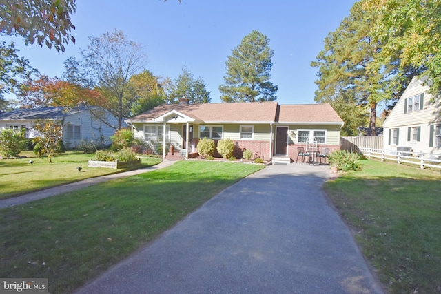 view of front of property with a front lawn