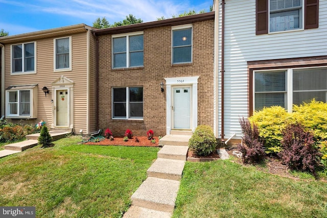 view of property featuring a front yard