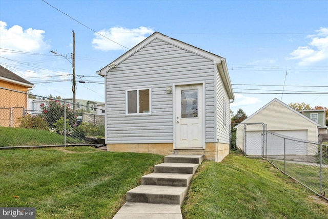 view of front facade with a front yard