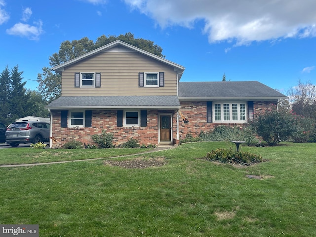 view of front of property with a front yard