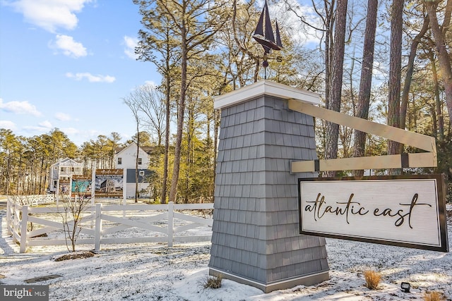 community sign featuring fence