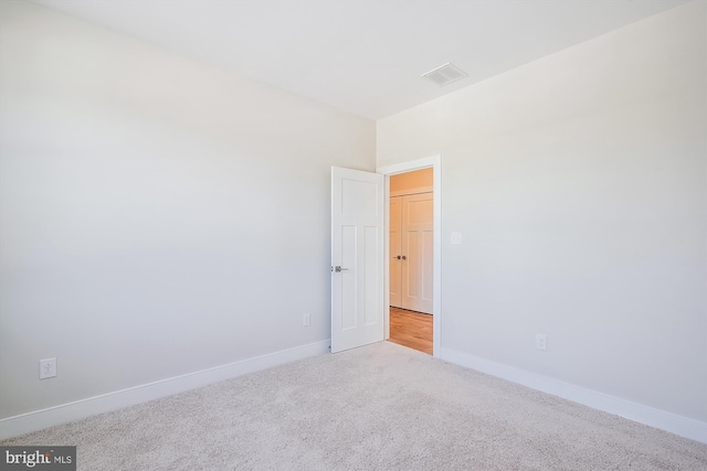 spare room featuring visible vents, baseboards, and carpet flooring