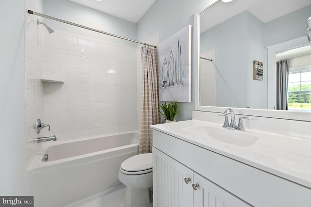 full bathroom with shower / tub combo with curtain, vanity, and toilet