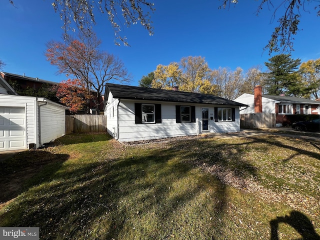 ranch-style home with a front yard