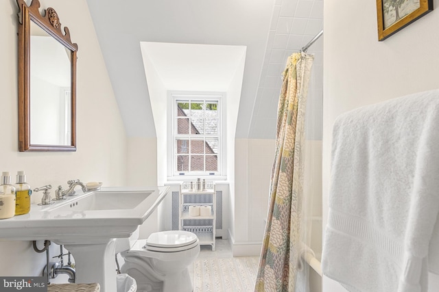 bathroom featuring tile patterned flooring, a shower with shower curtain, and toilet