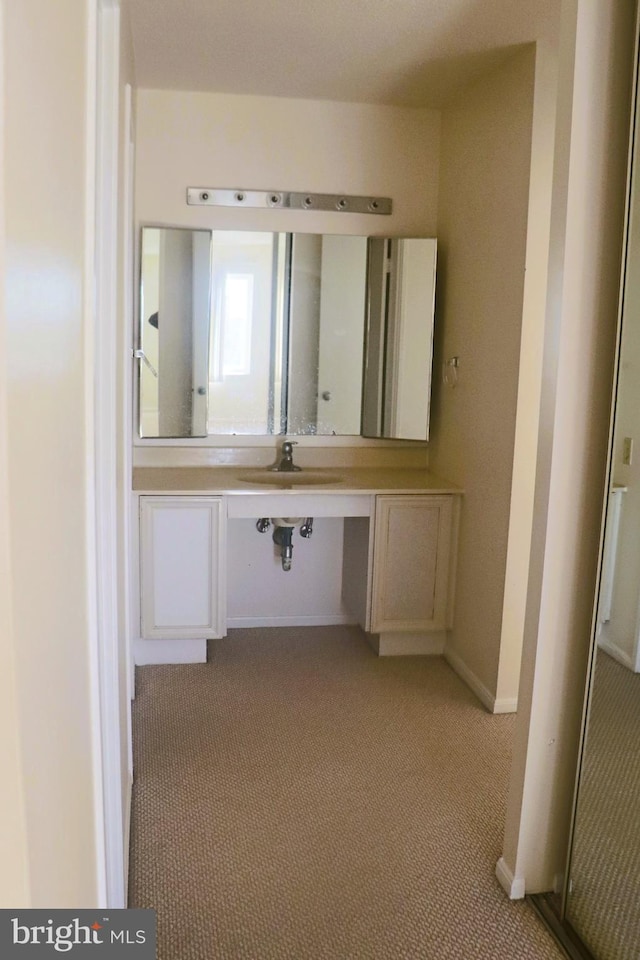 bathroom featuring sink