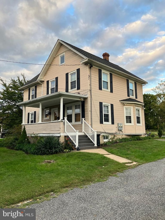 view of front of home with a front lawn and covered porch