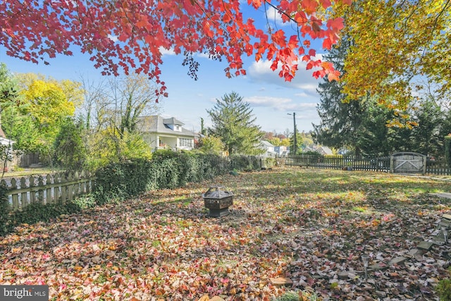 view of yard with a fire pit