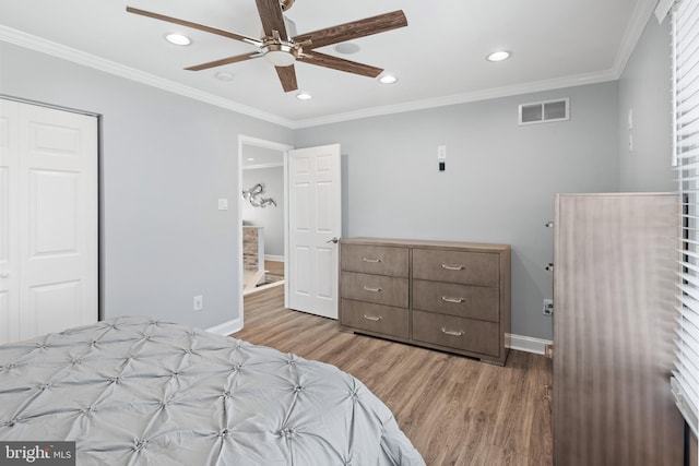 bedroom with a closet, crown molding, hardwood / wood-style floors, and ceiling fan