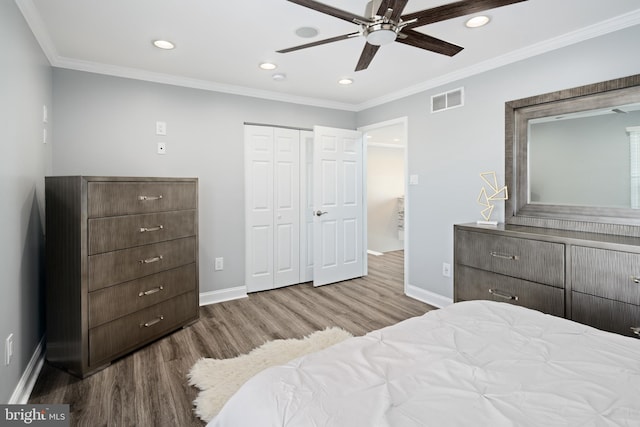 bedroom with ceiling fan, crown molding, and light hardwood / wood-style floors