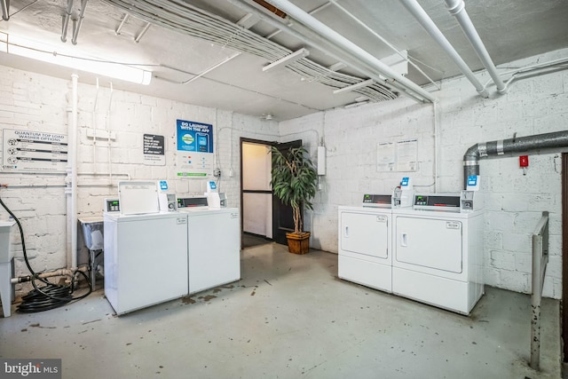 washroom featuring washer and clothes dryer