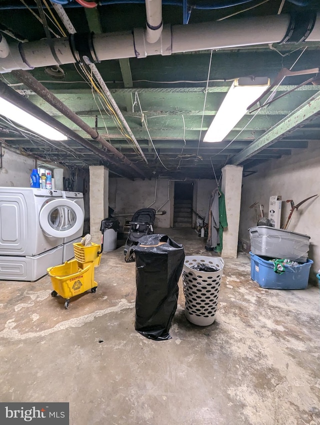 basement featuring independent washer and dryer