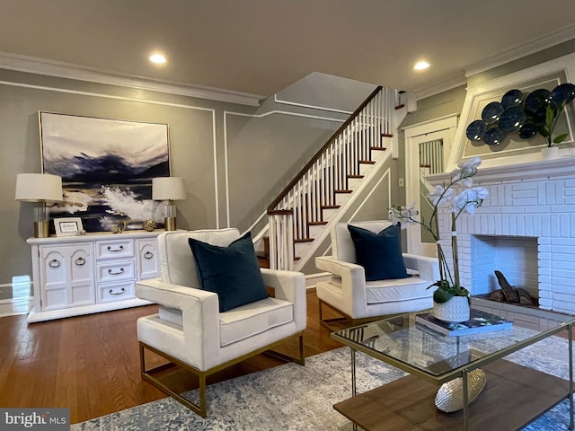 living room featuring ornamental molding and hardwood / wood-style floors