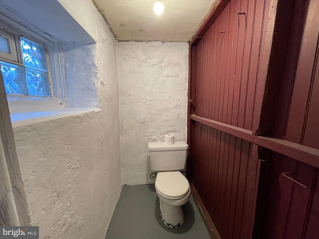 bathroom featuring toilet and a textured ceiling