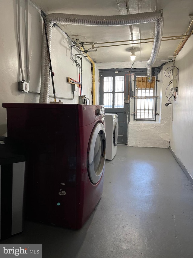 laundry area featuring washer and clothes dryer