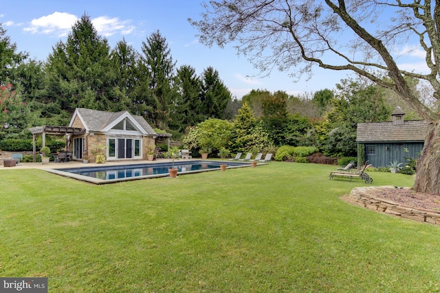 view of yard featuring an outbuilding and a patio area