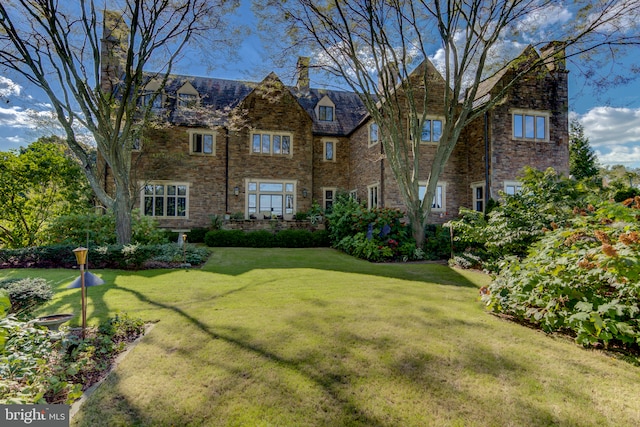 1601 Brintons Bridge Rd, Chadds Ford, PA 19317 - view of front facade with a front yard